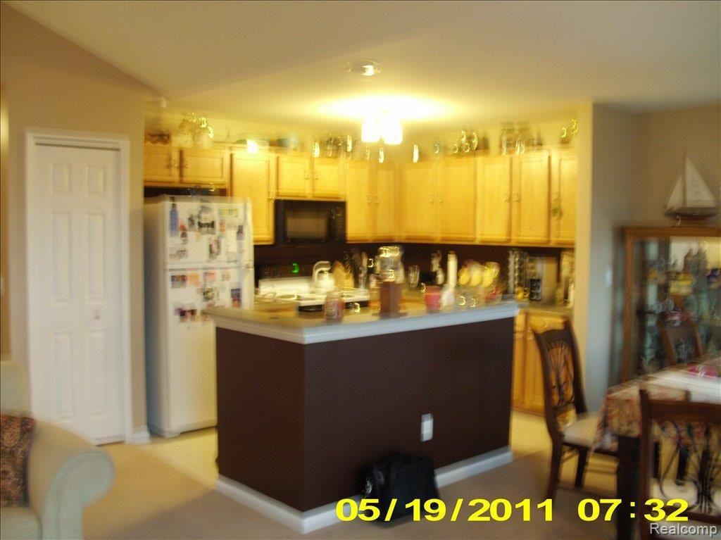 45955 Rhodes Drive Macomb, MI 48044 - Photo 5 of 12 DSCI0115