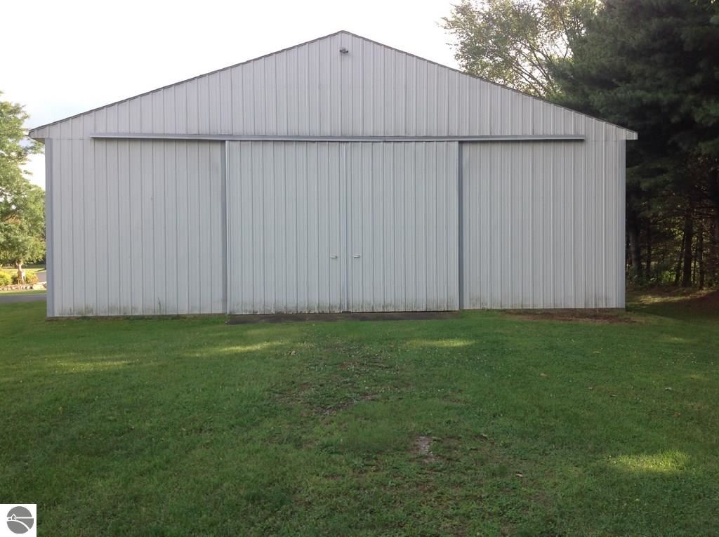 5691 East Valley Road Mount Pleasant, MI 48858 - Photo 10 of 53 1789873-9.JPG