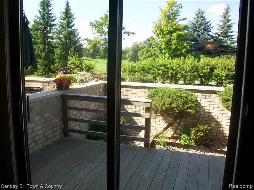 1186 Oakwood Court, Unit 48 Rochester, MI 48307 - Photo 4 of 12 1186 Oakwood 004
