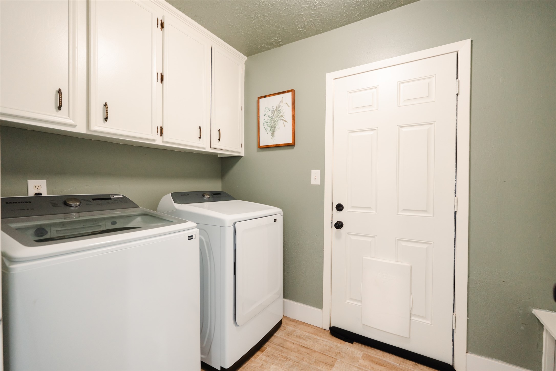419 Magnolia Bend New Caney, TX 77357 - Photo 21 of 25 a utility room with dryer and washer