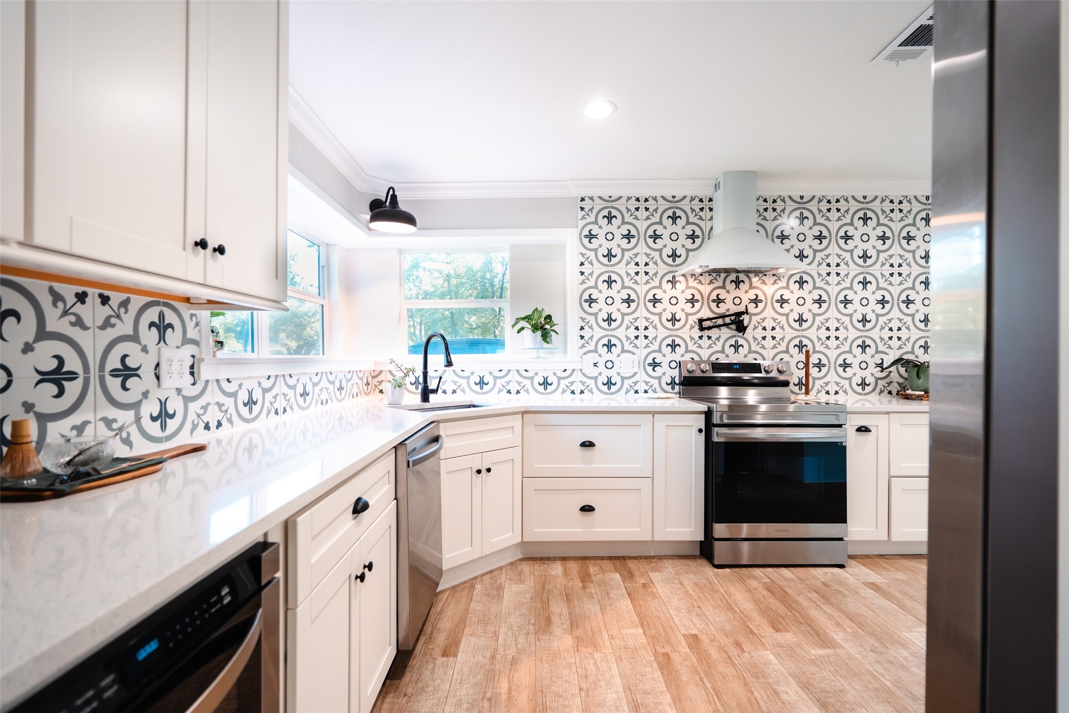 419 Magnolia Bend New Caney, TX 77357 - Photo 6 of 25 a kitchen with stainless steel appliances a sink and a stove
