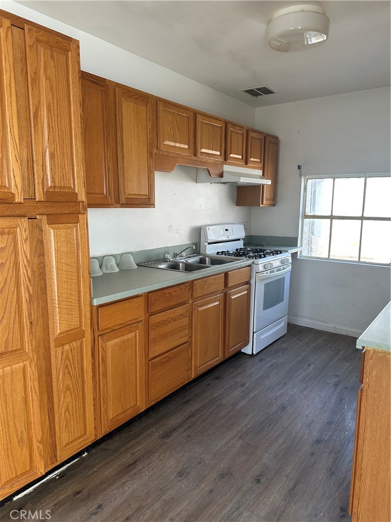 451 West Yermo Road, Unit 13 Yermo, CA 92398 - Photo 4 of 12 Unit 1 Kitchen