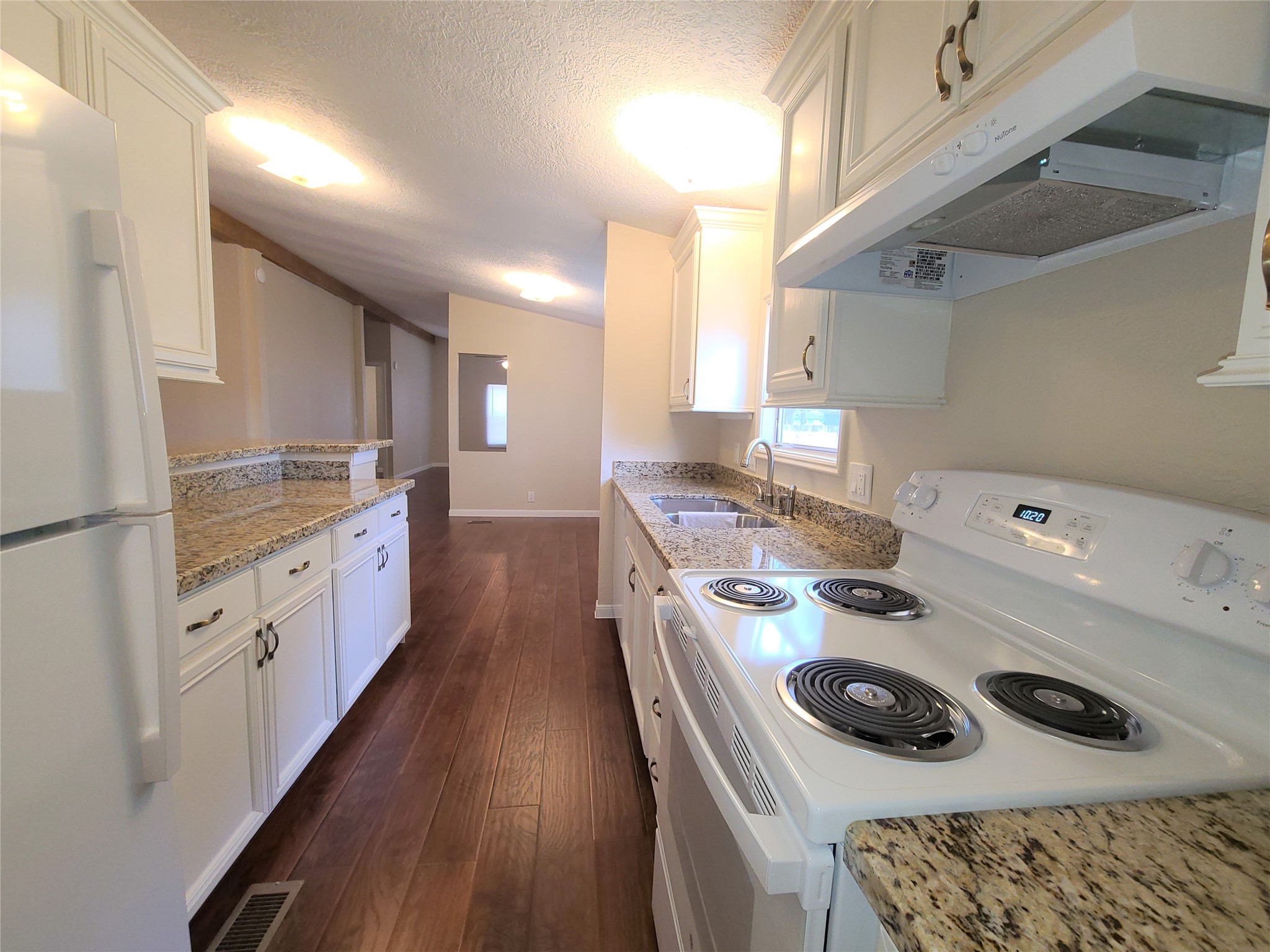 5414 Five Oaks Drive Spring, TX 77389 - Photo 4 of 13 a kitchen with a stove and a sink