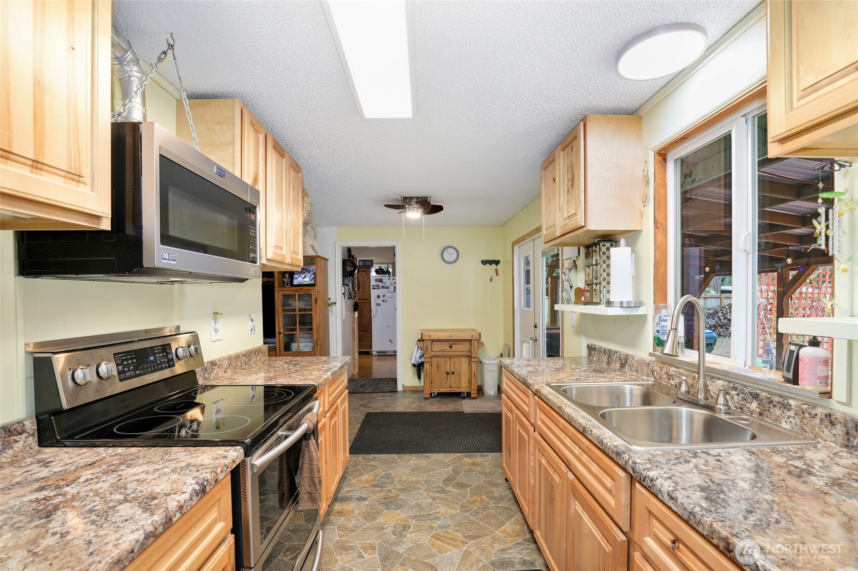 18417 Apricot Street Southwest Rochester, WA 98579 - Photo 8 of 34