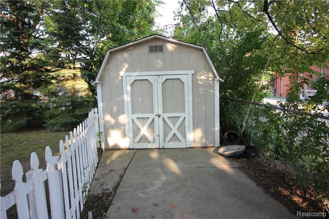 9554 Inkster Road Redford, MI 48239 - Photo 28 of 30 IMG_5879.JPG