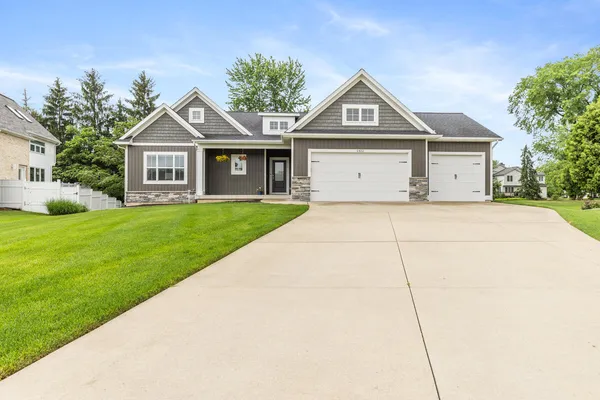 $599,900 | 1422 Crystalline Drive Southeast, Caledonia, MI 49316