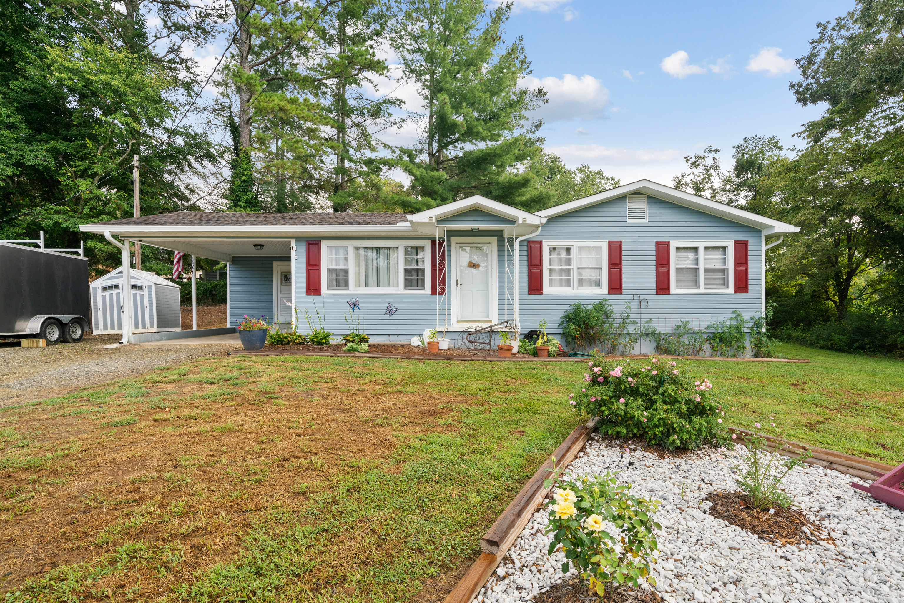 2196 Murphy Highway Blairsville, GA 30512 - Photo 1 of 1 a front view of house with yard and green space