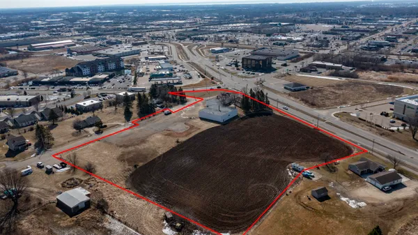 $1,500,000 | 1703 North Casaloma Drive, Appleton, WI 54913