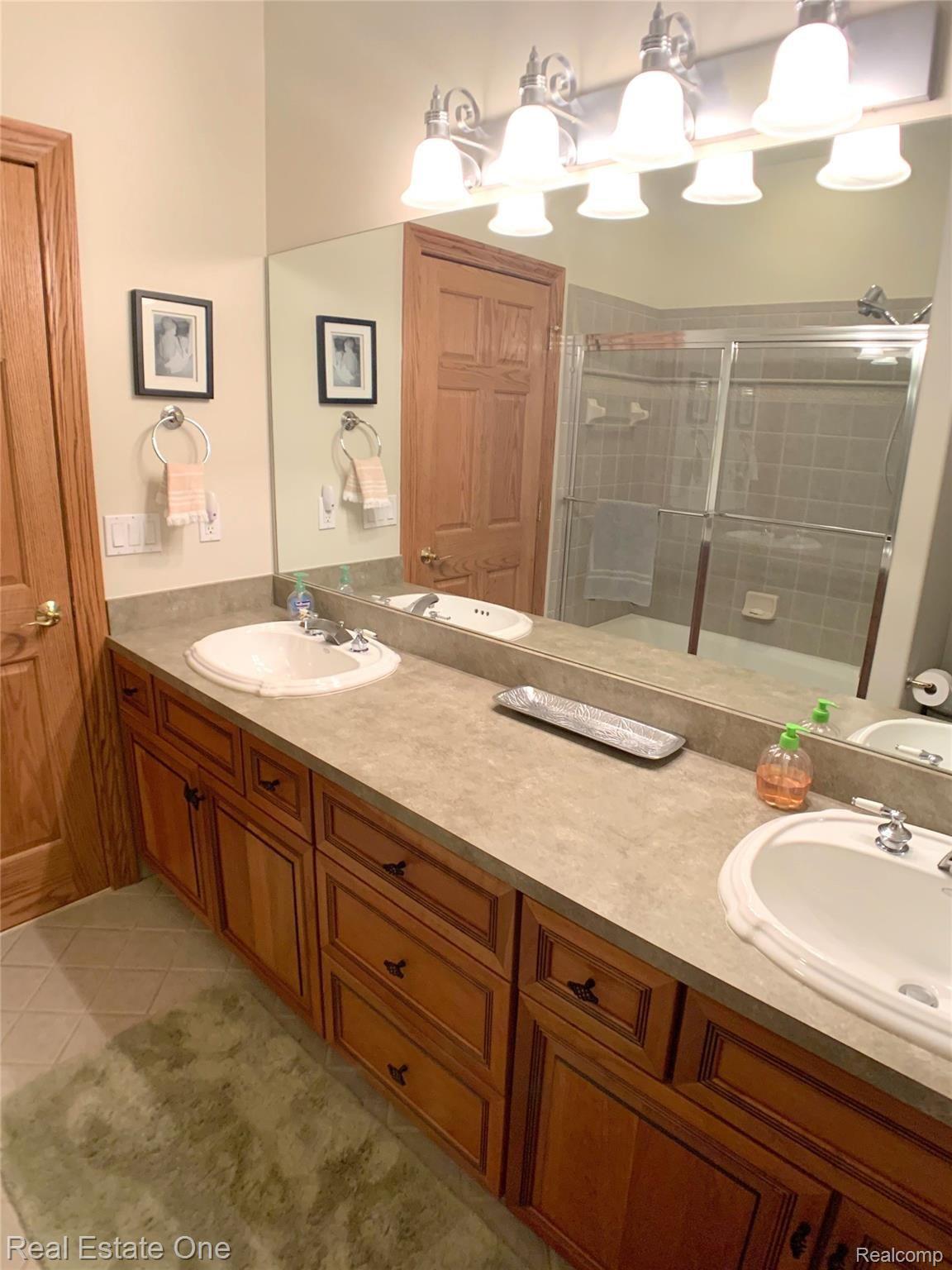 2739 Norton Lawn Street Rochester, MI 48307 - Photo 34 of 47 29.jpg