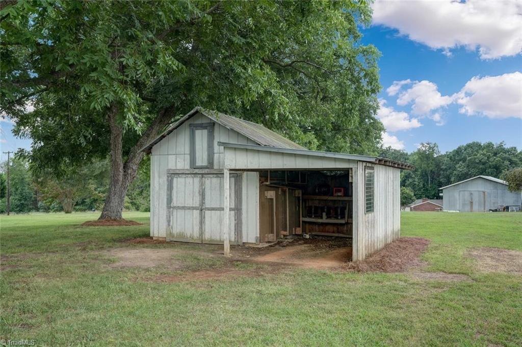 2311 Grooms Road Reidsville, NC 27320 - Photo 33 of 36 Gallery Image 33