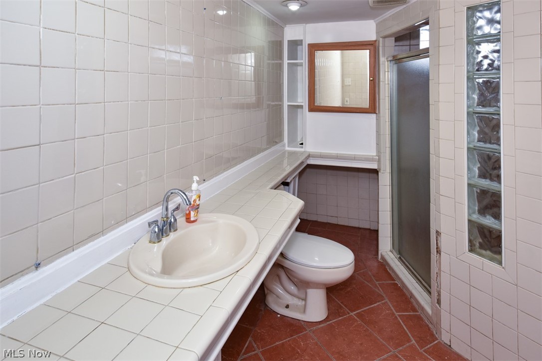 15400 Greendale Road Maple Heights, OH 44137 - Photo 15 of 18 Basement bathoom