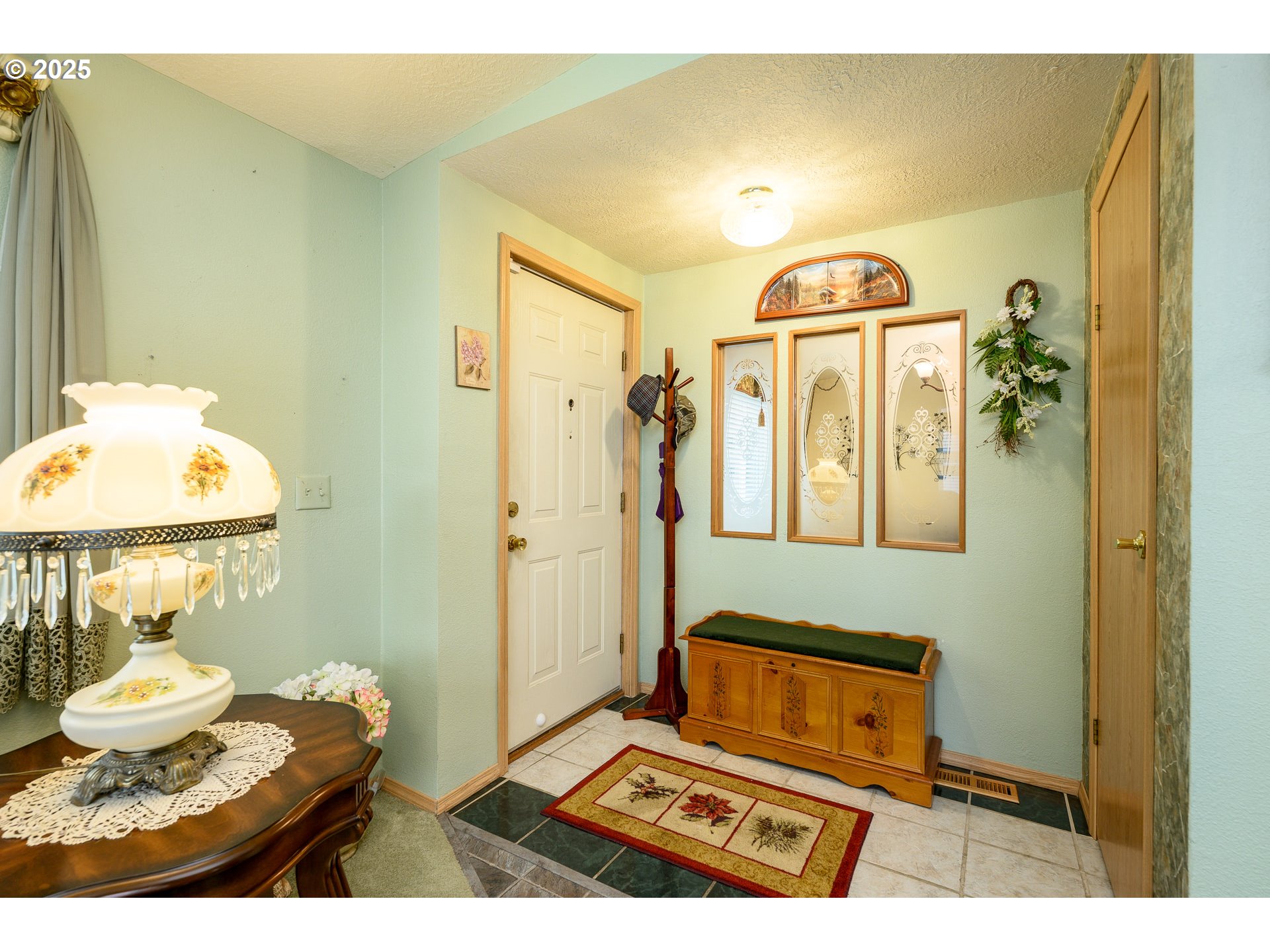 1412 Northwest Wallace Road McMinnville, OR 97128 - Photo 13 of 44 a living room with a couch