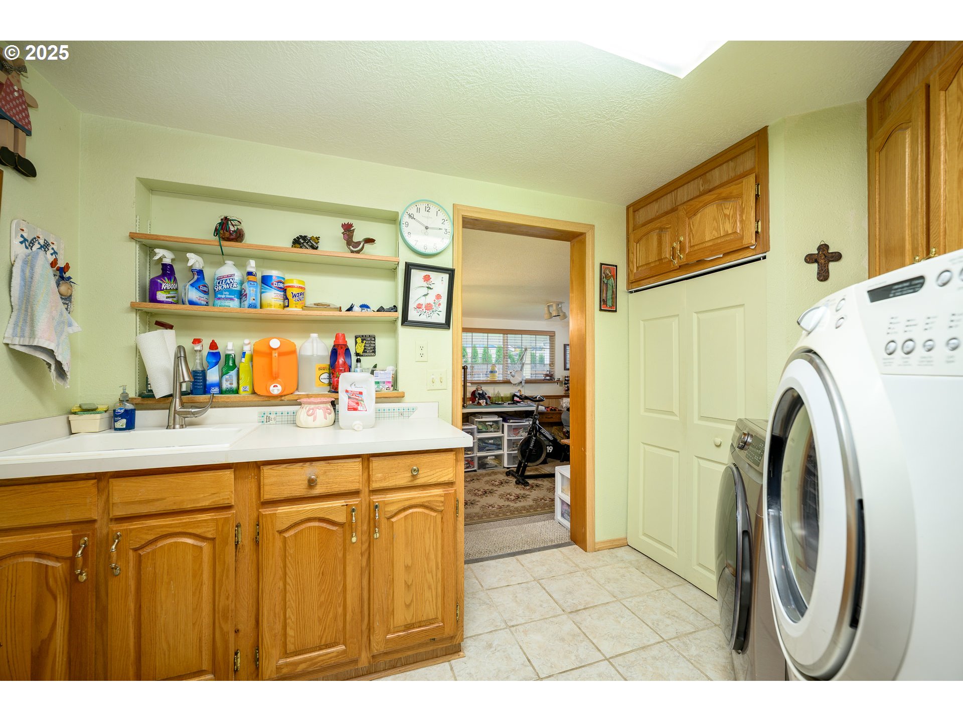 1412 Northwest Wallace Road McMinnville, OR 97128 - Photo 25 of 44 a utility room with sink dryer and washer