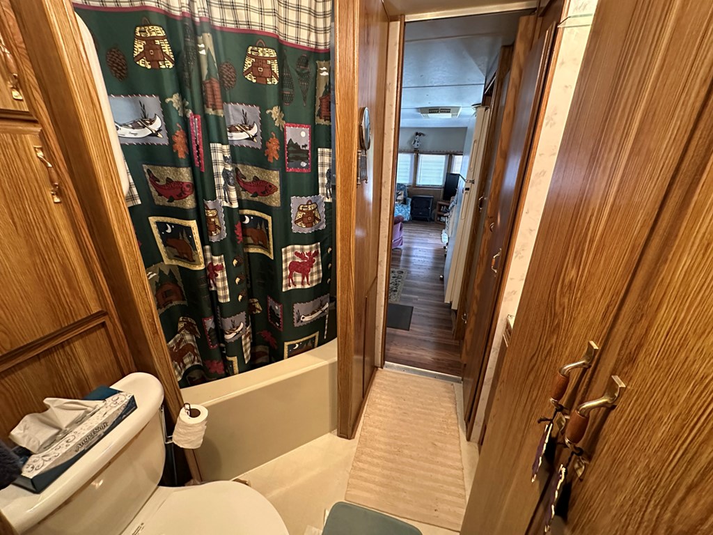 8 E Street Cascade, ID 83611 - Photo 7 of 20 Full Bath