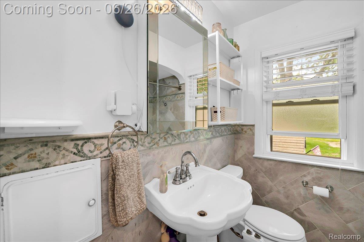 1179 Hampton Road Grosse Pointe, MI 48236 - Photo 15 of 37 17-1179 Hampton Rd_16.jpg