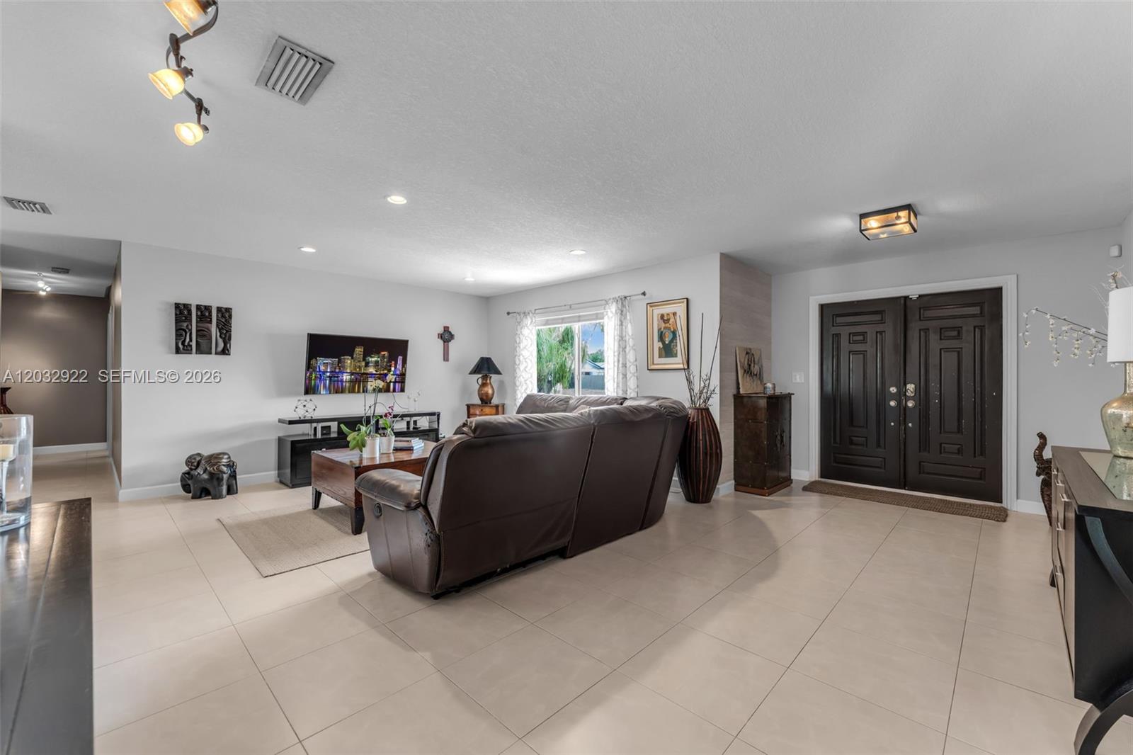 14061 Southwest 39th Street Miami, FL 33175 - Photo 3 of 38