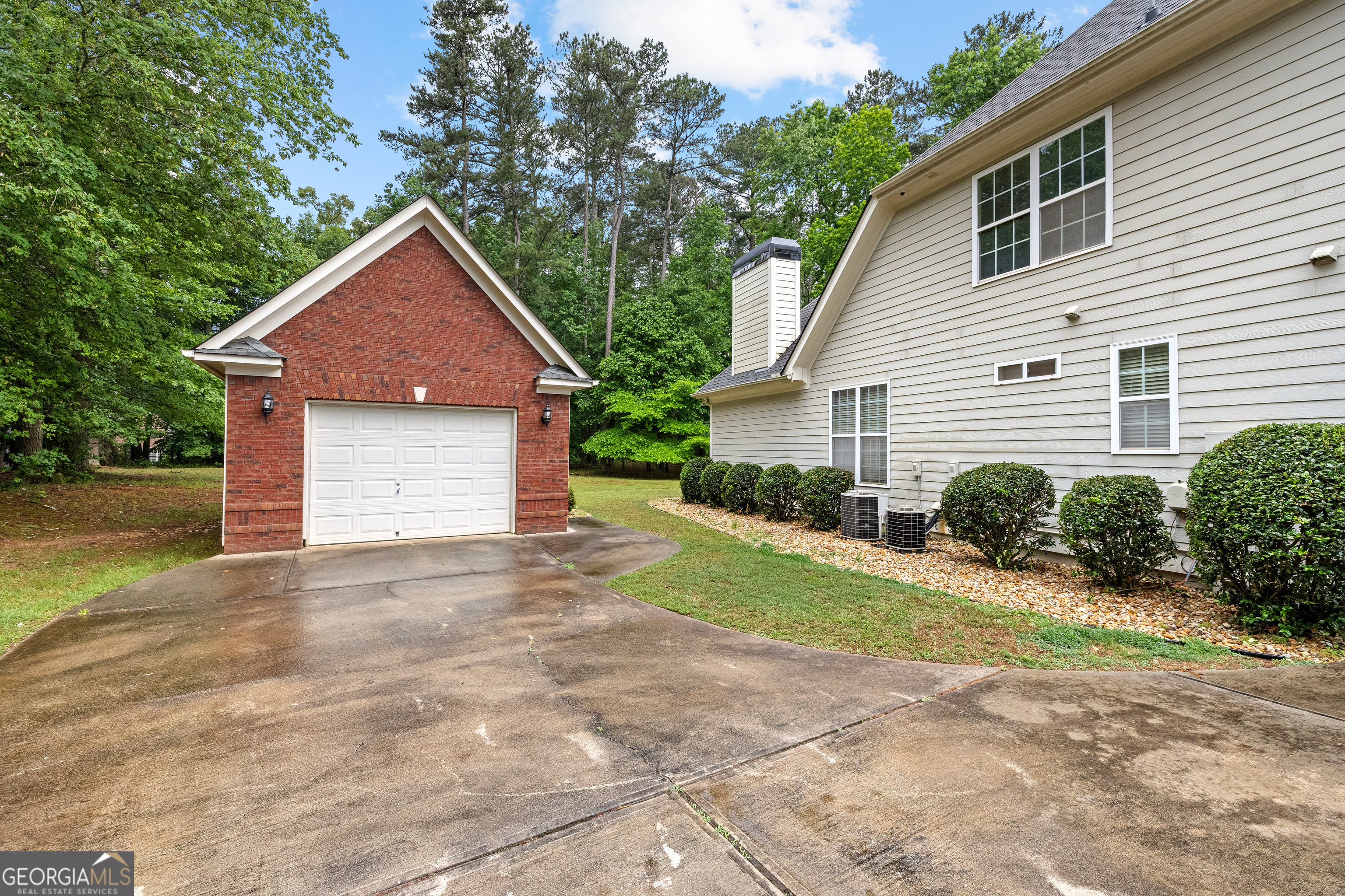 120 Shankhill Ridge Tyrone, GA 30290 - Photo 50 of 54 a front view of a house with a yard and garage