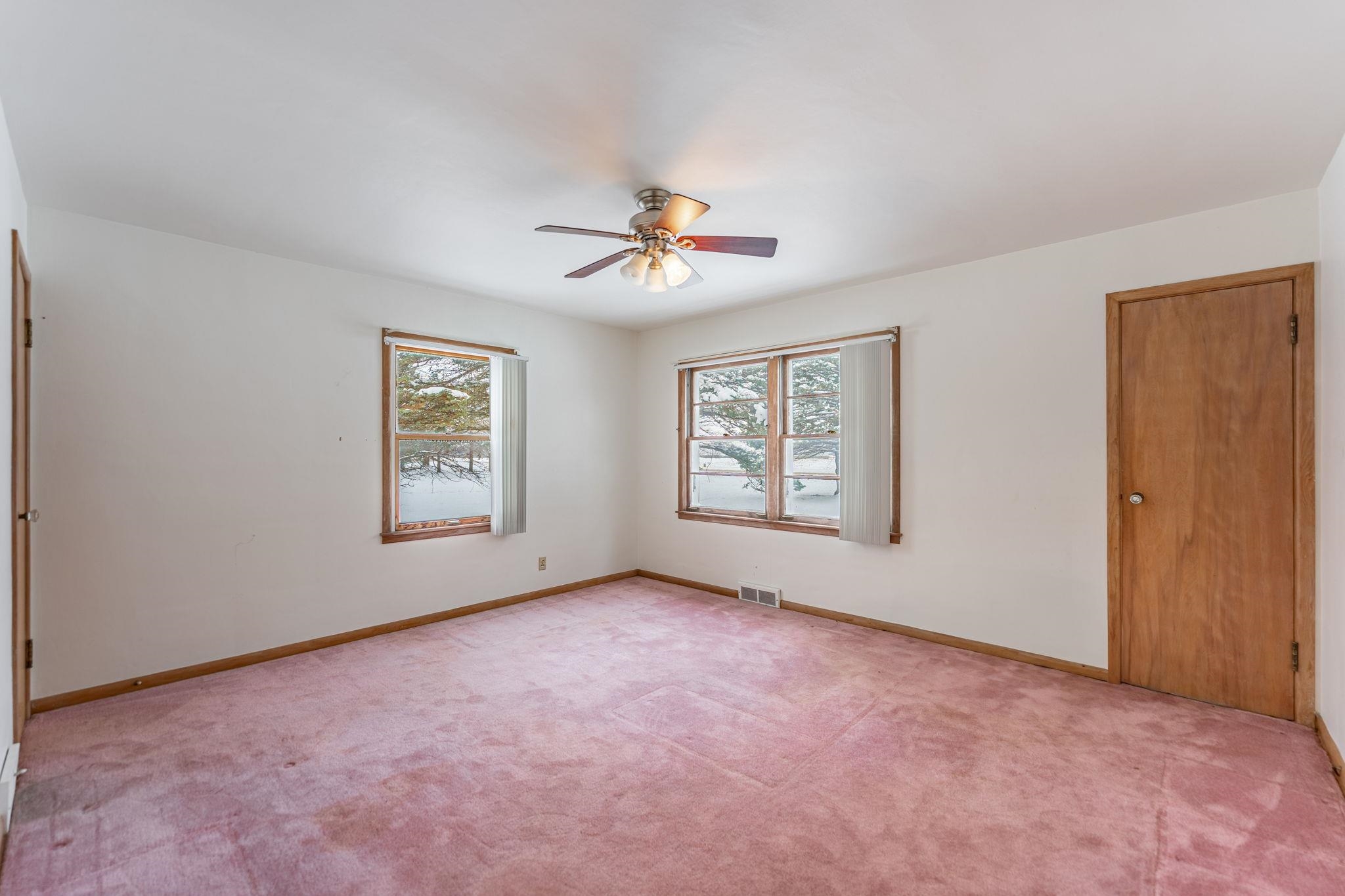 3606 Prairie Road Rockford, IL 61102 - Photo 20 of 28 an empty room with windows and chandelier fan