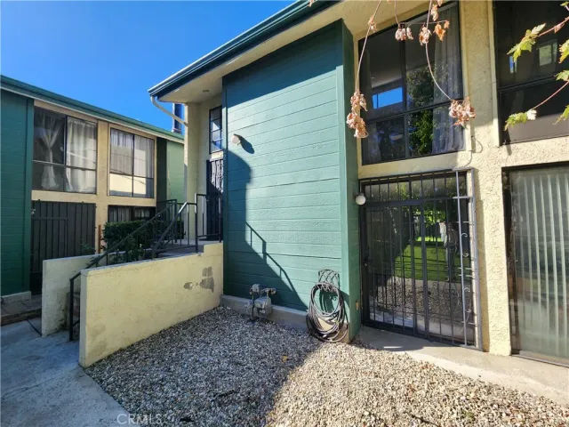 a view of a house with backyard and porch