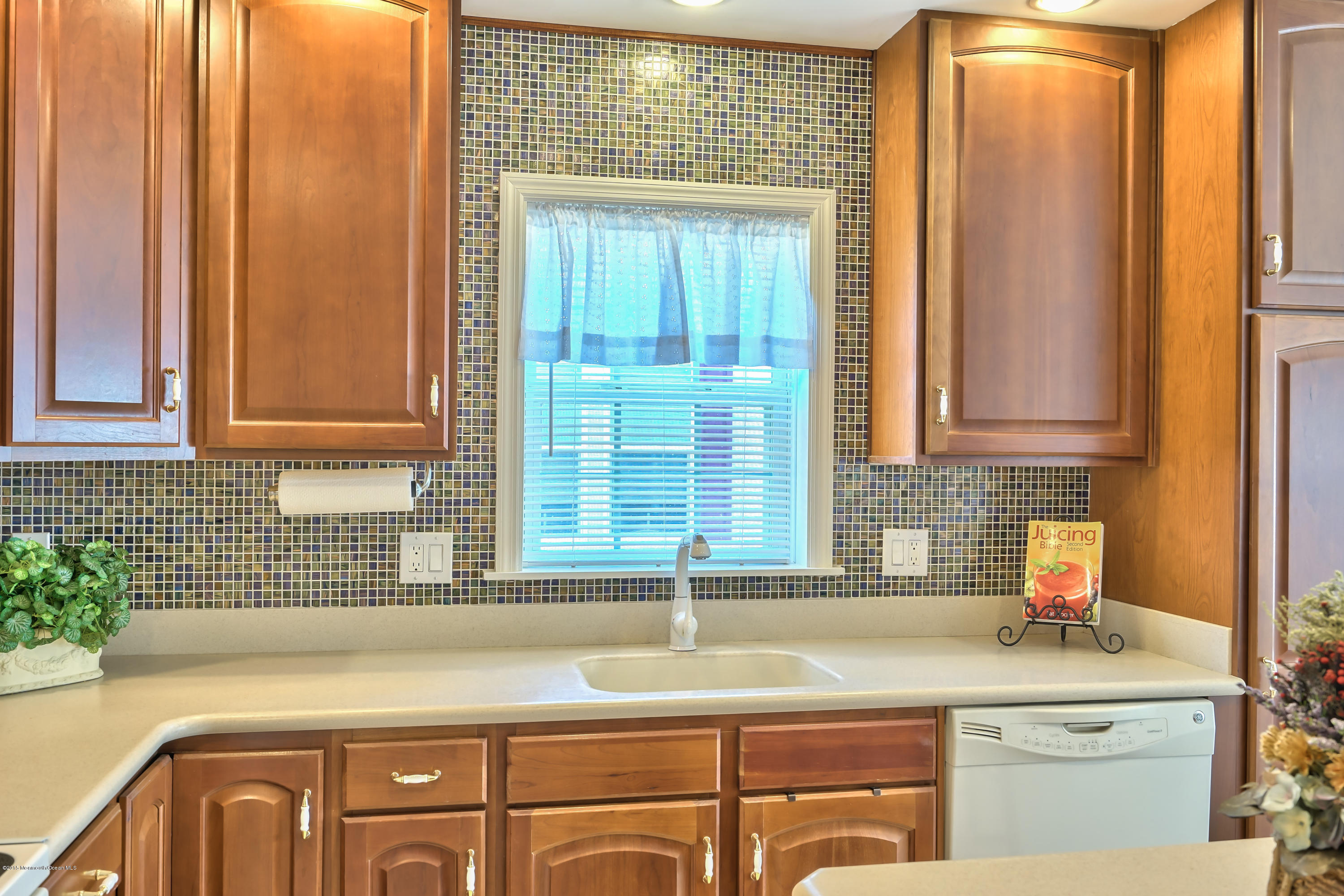 13 Village Road Morganville, NJ 07751 - Photo 11 of 30 13 Village Rd Marlboro-print-021-27-Kitc