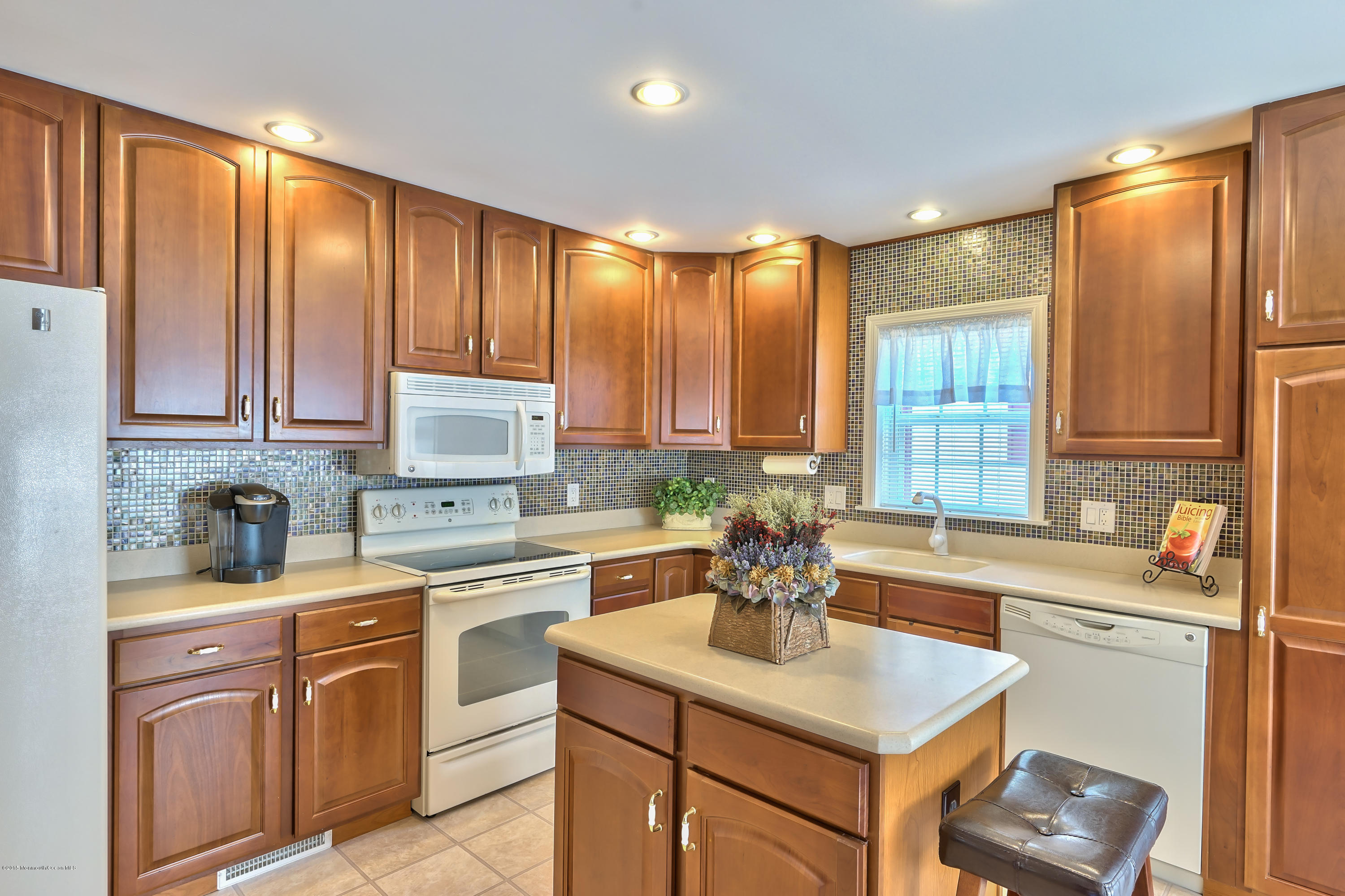 13 Village Road Morganville, NJ 07751 - Photo 12 of 30 13 Village Rd Marlboro-print-022-43-Kitc