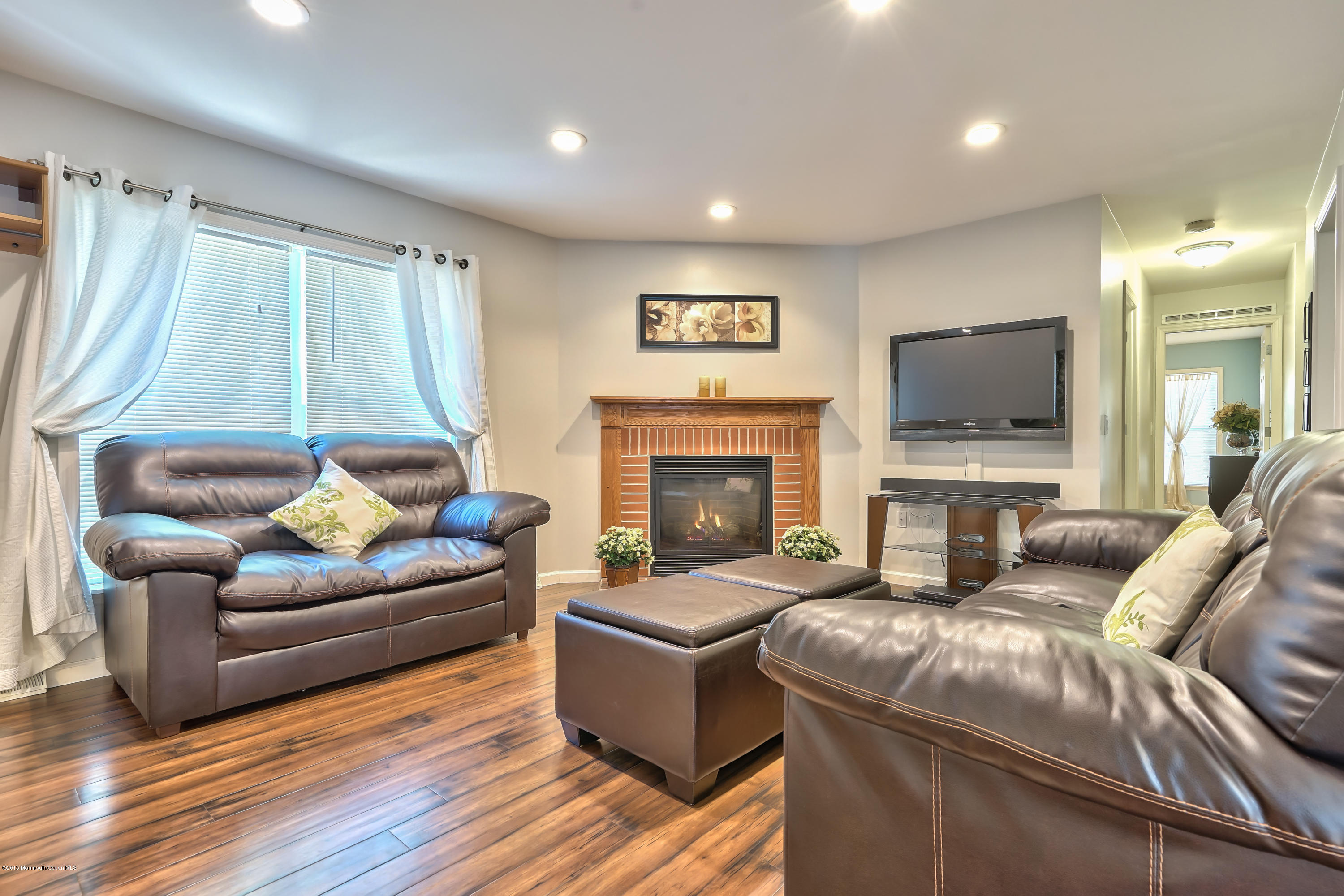 13 Village Road Morganville, NJ 07751 - Photo 4 of 30 13 Village Rd Marlboro Living Room