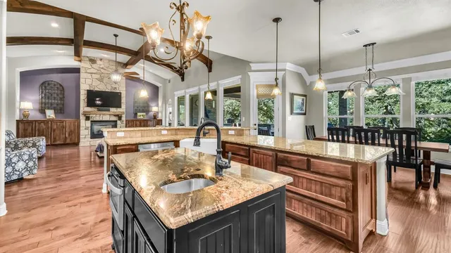 $849,000 | 211 Glenhollow Drive, Gordon, TX 76453