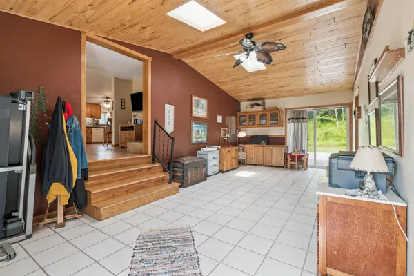 $469,000 | 2334 Longview Lane, Harpers Ferry, IA 52146