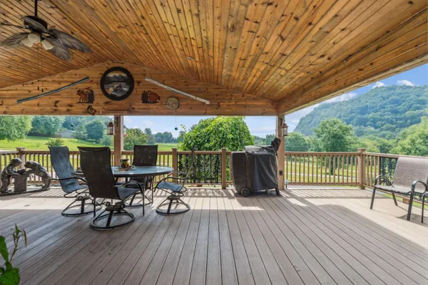 $469,000 | 2334 Longview Lane, Harpers Ferry, IA 52146