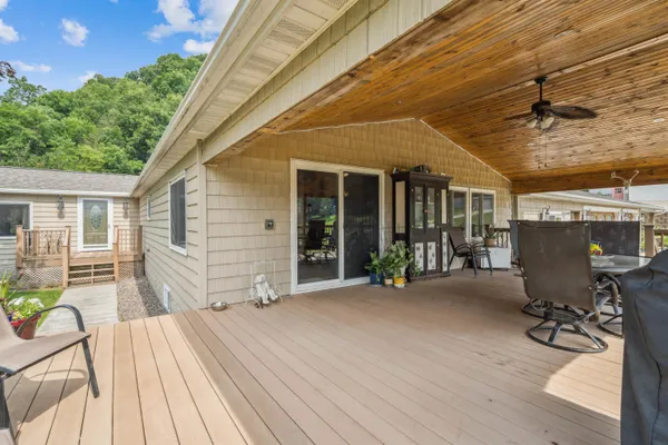 $469,000 | 2334 Longview Lane, Harpers Ferry, IA 52146