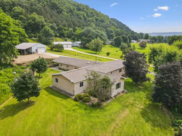 $469,000 | 2334 Longview Lane, Harpers Ferry, IA 52146