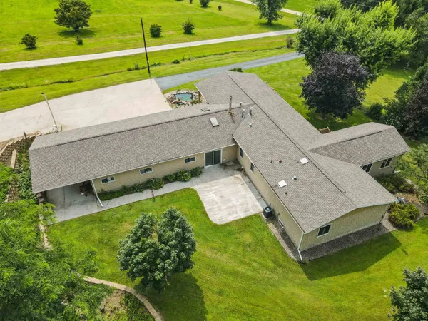 $469,000 | 2334 Longview Lane, Harpers Ferry, IA 52146