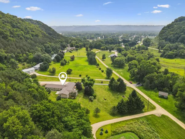 $469,000 | 2334 Longview Lane, Harpers Ferry, IA 52146