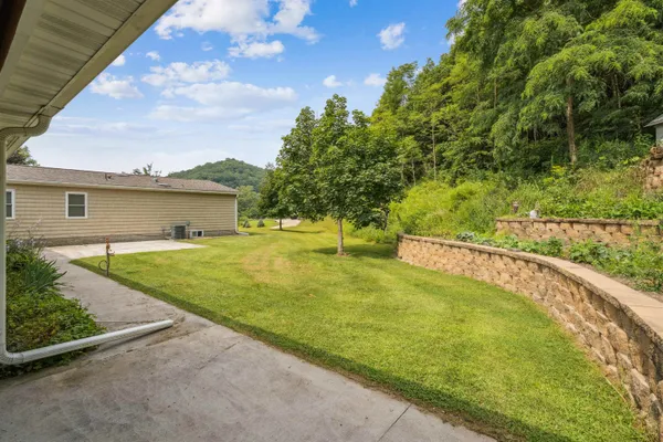 $469,000 | 2334 Longview Lane, Harpers Ferry, IA 52146