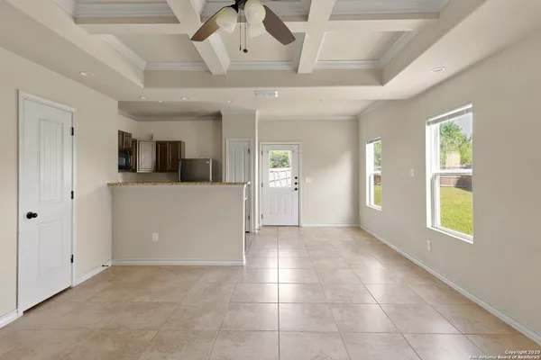 $1,595 | 6615 Arancione Avenue, Unit 103, San Antonio, TX 78233