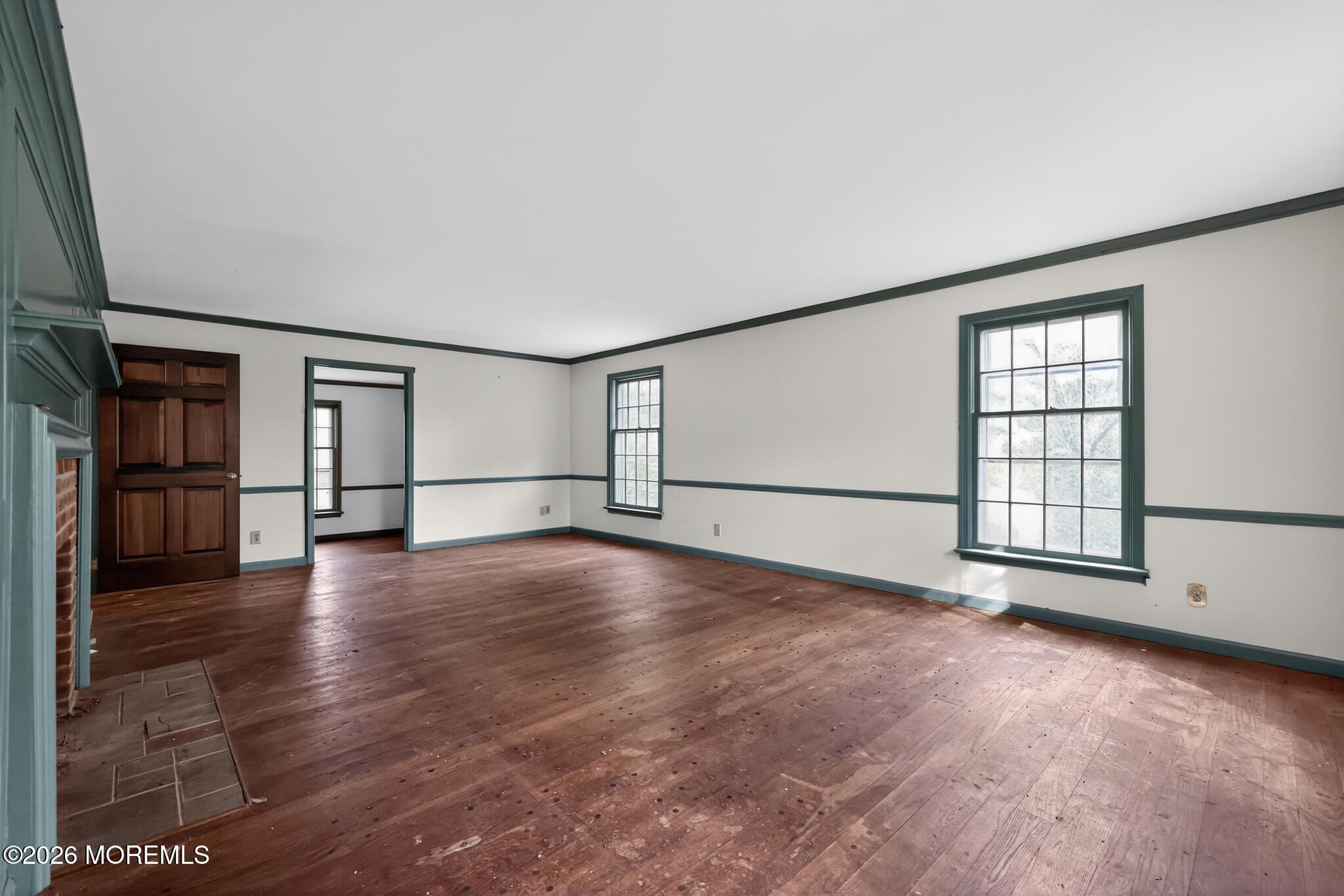 189 Province Line Road Allentown, NJ 08501 - Photo 20 of 40 20_189_Province_Line_Rd-Living_room-9942