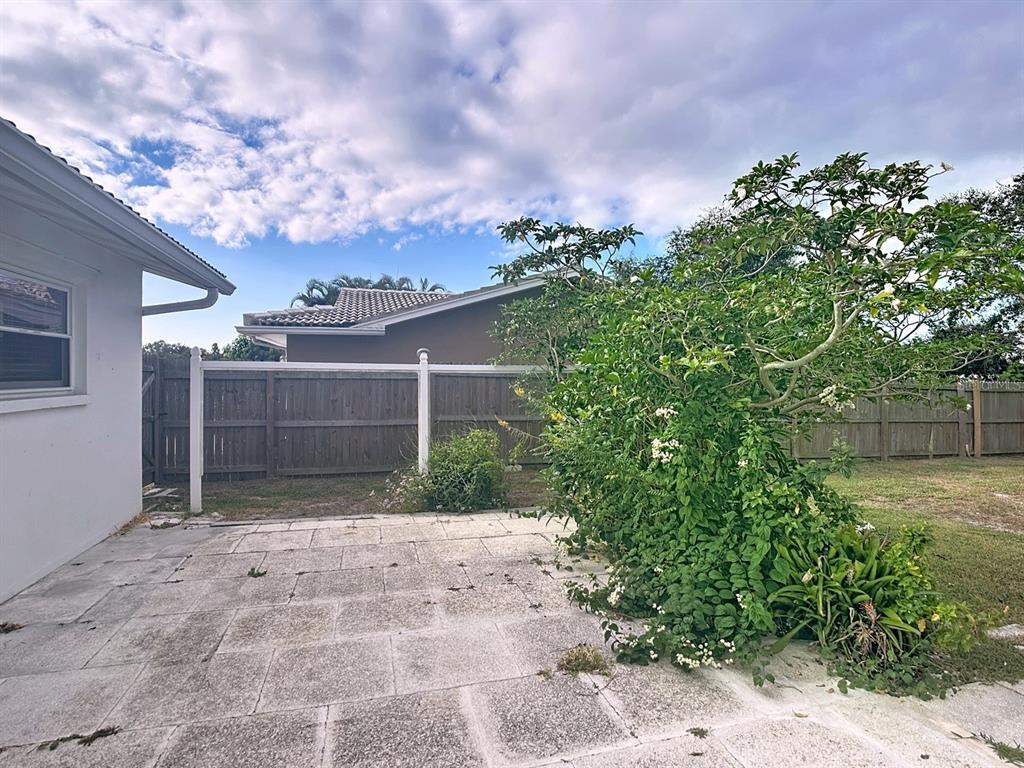 11320 Currie Lane Largo, FL 33774 - Photo 35 of 40