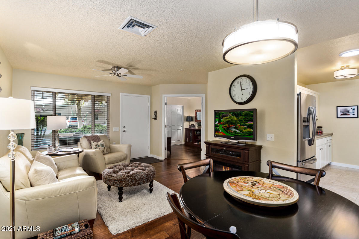 14300 West Bell Road, Unit 147 Surprise, AZ 85374 - Photo 3 of 25 Great Room/Kitchen/DR