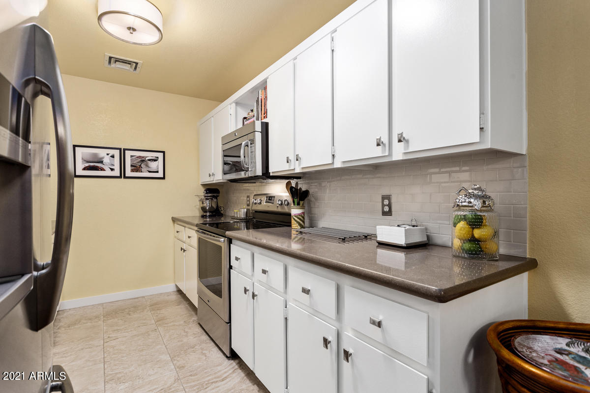 14300 West Bell Road, Unit 147 Surprise, AZ 85374 - Photo 6 of 25 Kitchen