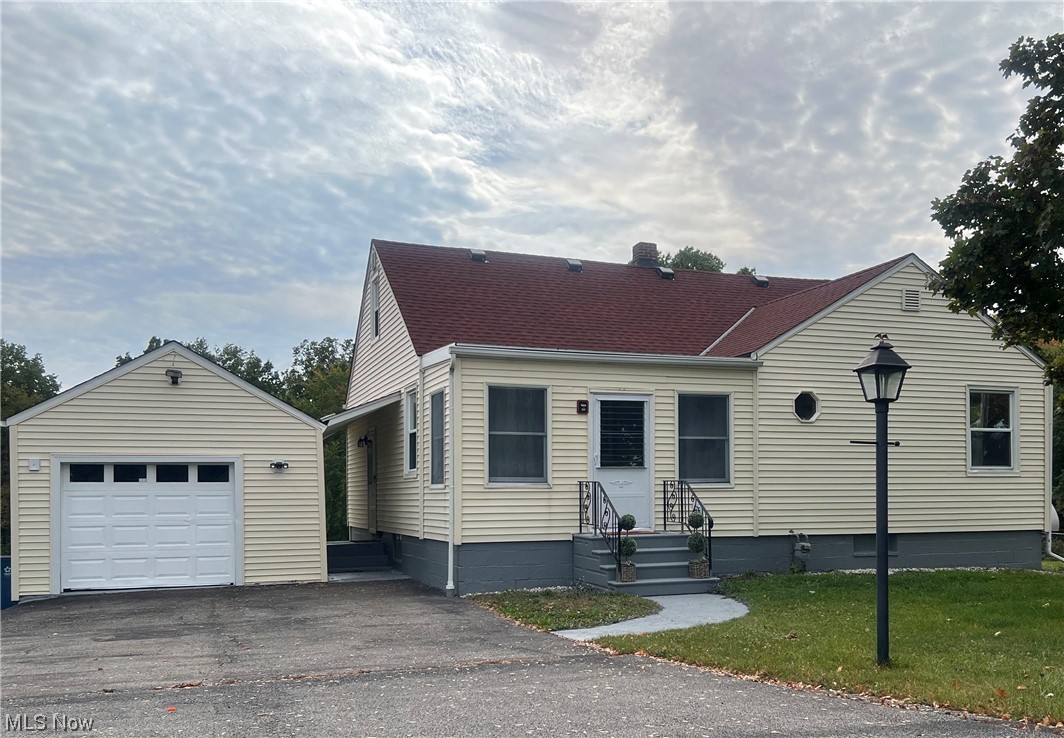 3923 Jaeger Road Lorain, OH 44053 - Photo 2 of 34 View of front of home