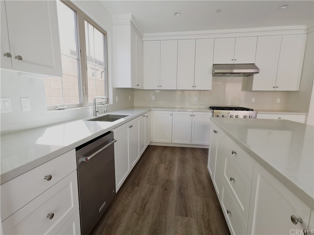 128 Abalone Irvine, CA 92620 - Photo 13 of 35