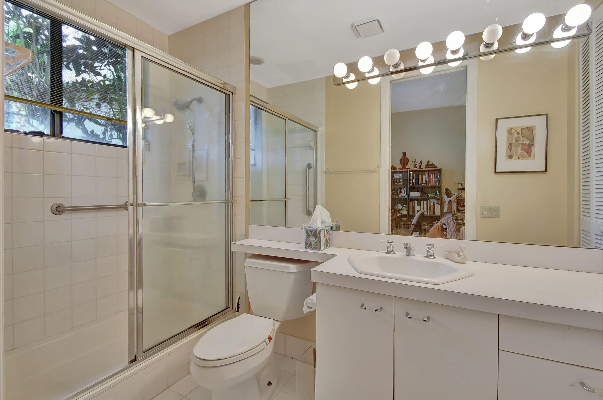 21174 Clubside Drive, Unit A Boca Raton, FL 33434 - Photo 19 of 61 Guest Bath