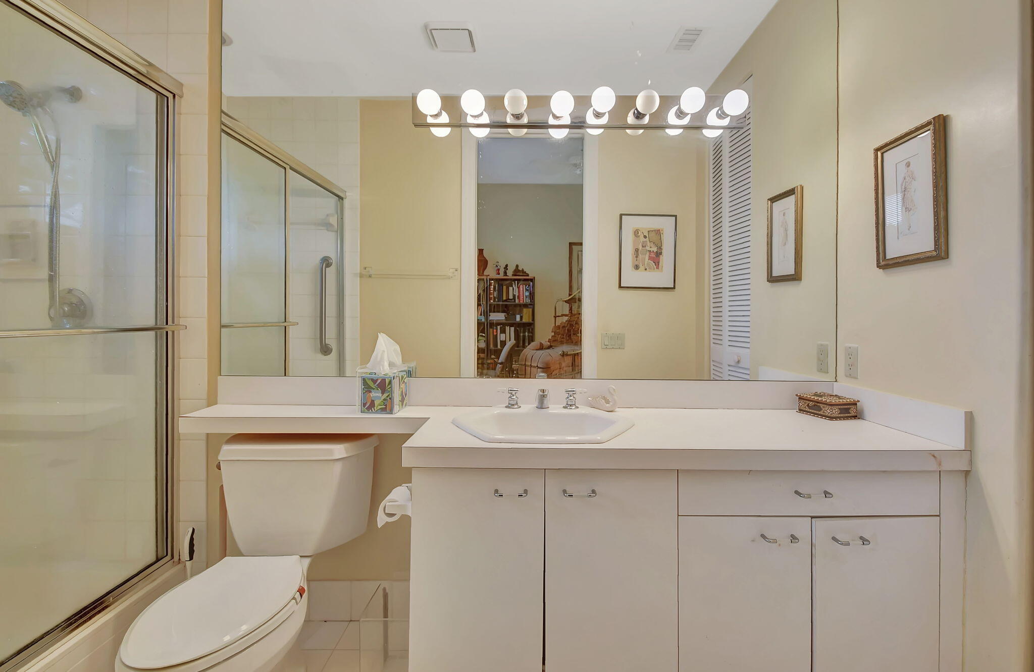 21174 Clubside Drive, Unit A Boca Raton, FL 33434 - Photo 21 of 61 Guest Bath
