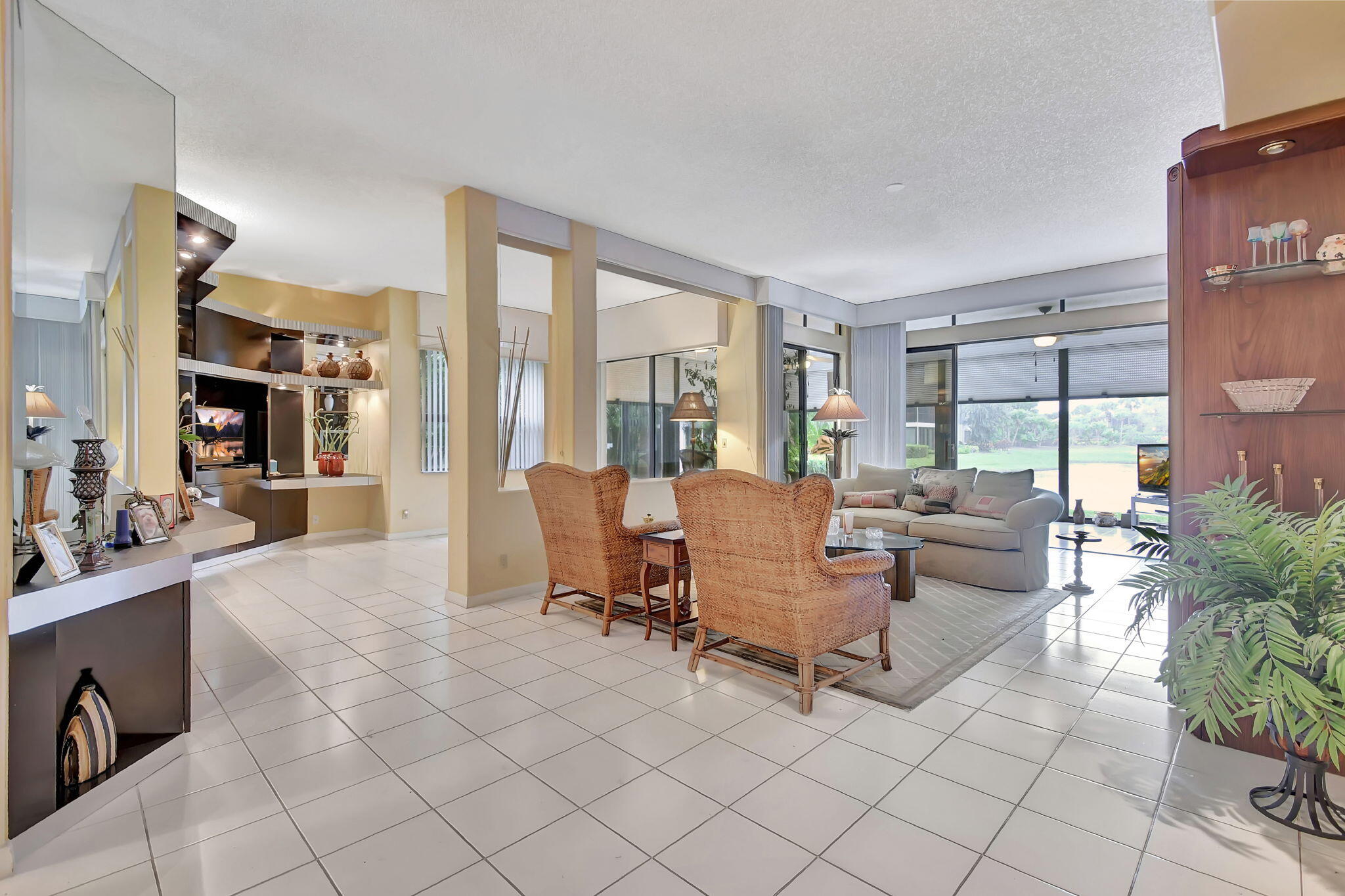 21174 Clubside Drive, Unit A Boca Raton, FL 33434 - Photo 9 of 61 Living