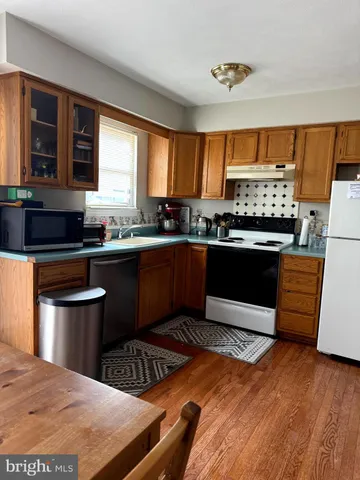 $1,890 | 15219 Valley Stream Drive, Woodbridge, VA 22191