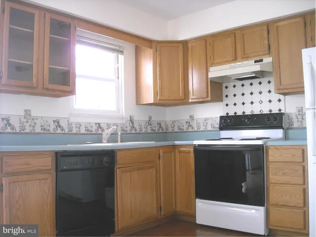 $1,890 | 15219 Valley Stream Drive, Woodbridge, VA 22191