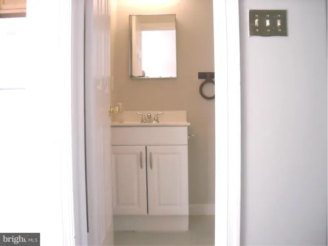 $1,890 | 15219 Valley Stream Drive, Woodbridge, VA 22191