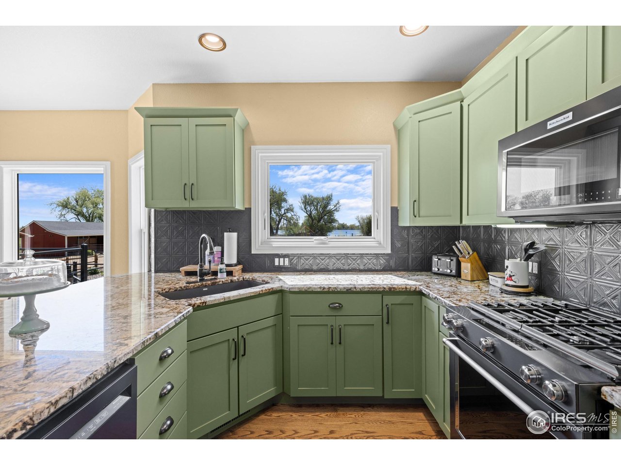 111 Hunter's Cove Road Mead, CO 80542 - Photo 8 of 40 Beautiful kitchen with SS appliances and gas stove