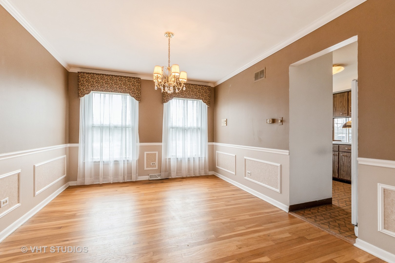 2849 Willow Road Homewood, IL 60430 - Photo 7 of 15 a view of livingroom with kitchen and hardwood