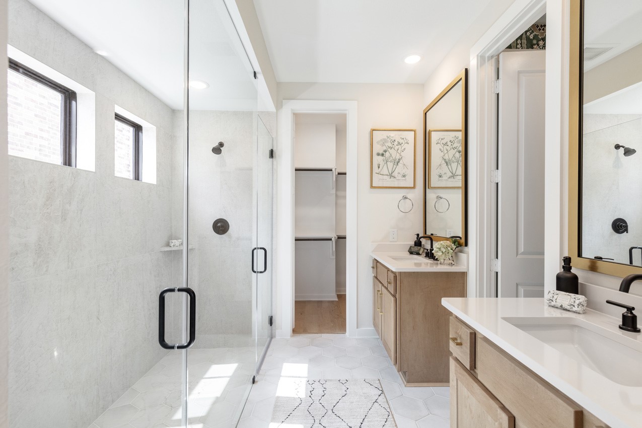 5507 Mango Blfs Street Manvel, TX 77578 - Photo 24 of 49 Primary Bathroom